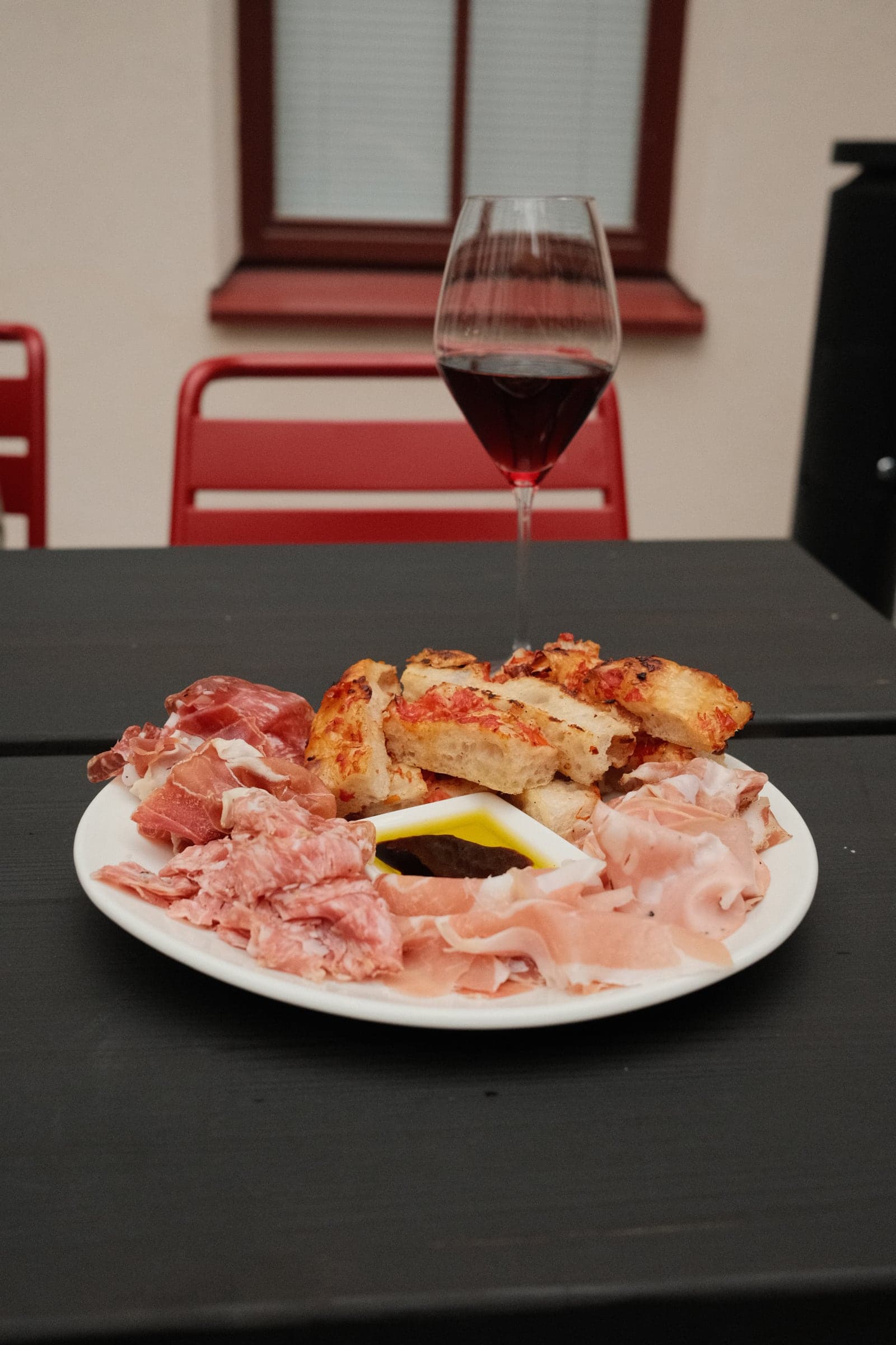 Focaccina focaccia and cured meats served with olive oil and red wine